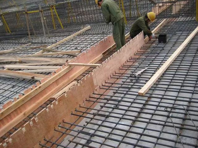 建筑施工中后澆帶、變形縫與施工縫的關(guān)鍵區(qū)別解析